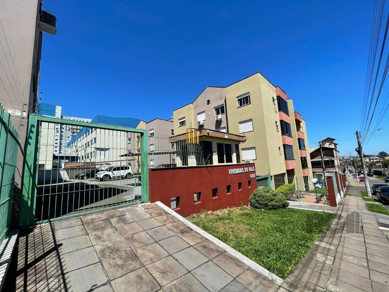 Apartamento 2 dormitórios, 1 box, Bairro Monte Carlo