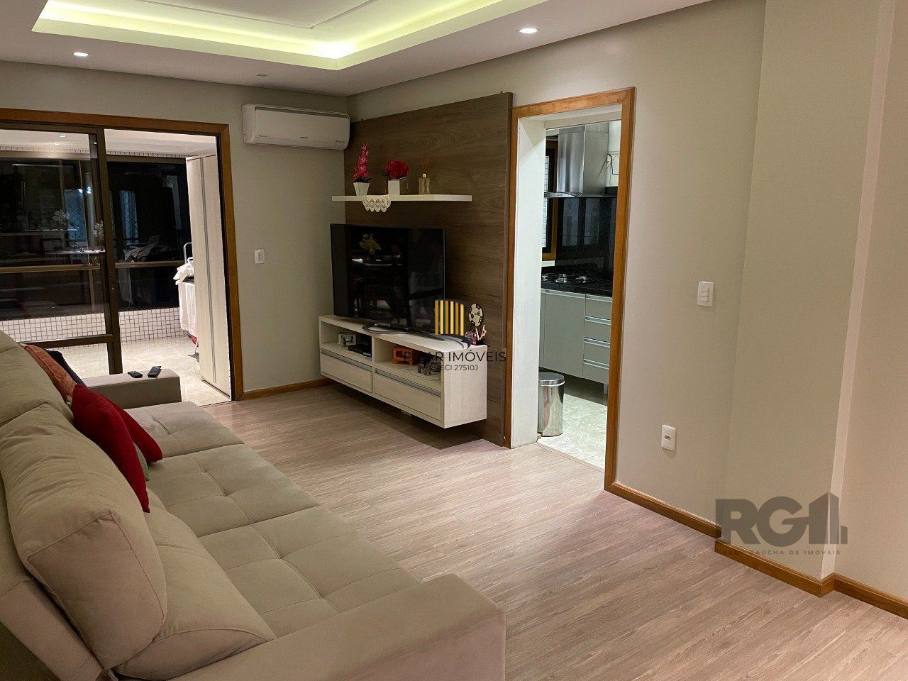 Apartamento mobiliado, 3 dormitórios, 1 suíte, vaga de garagem, Bairro Vila Eunice