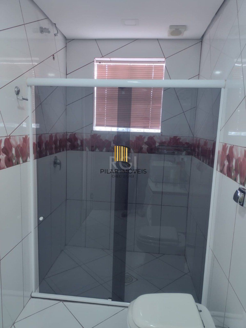 Casa sobrado mobiliado, 4 dormitórios, 1 suíte, 4 vagas de garagem, Bairro Bom Principio