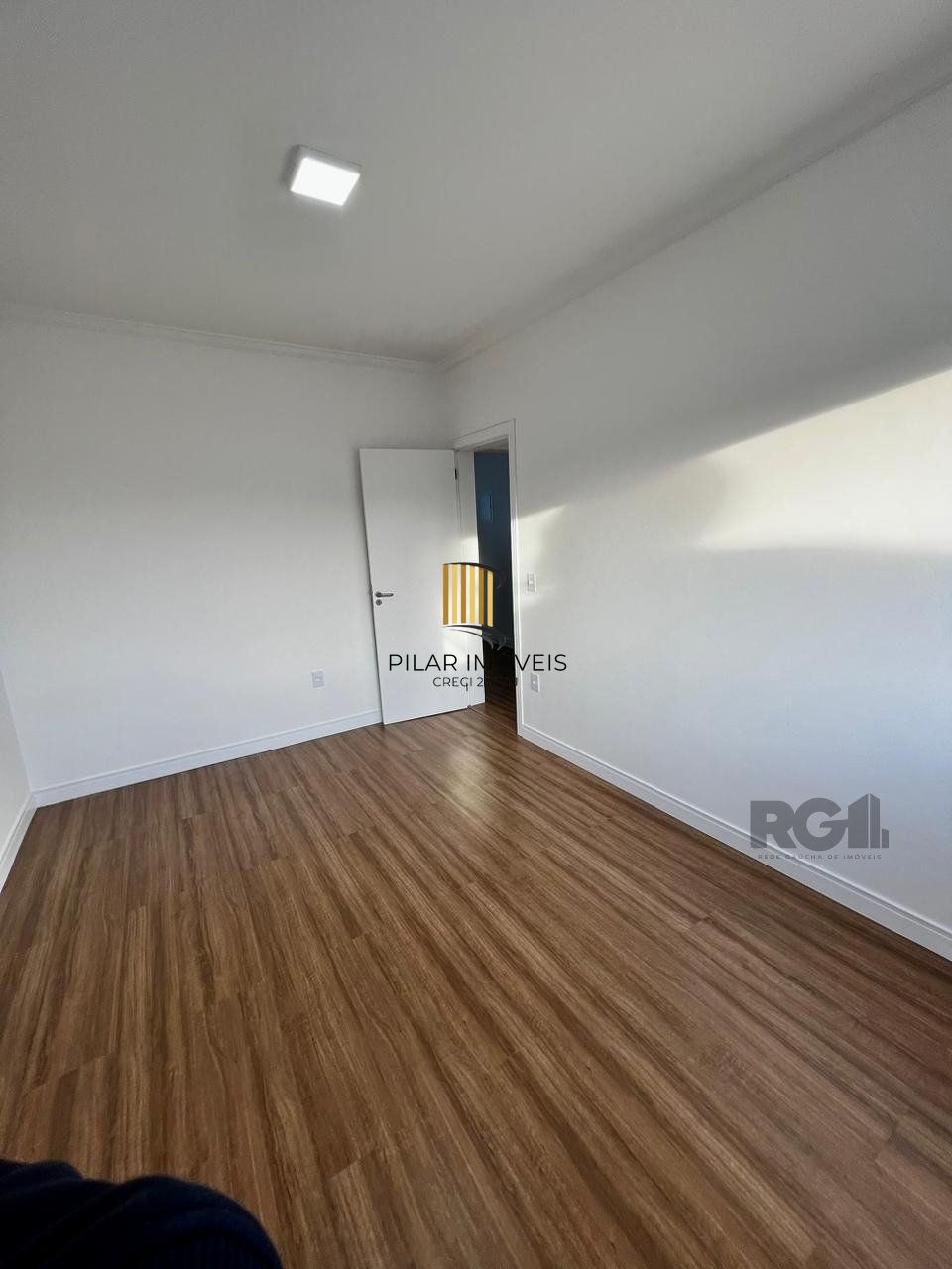 Casa sobrado 3 dorms, 1 suíte com hidro, 2 vagas, Bairro Vale do Sol