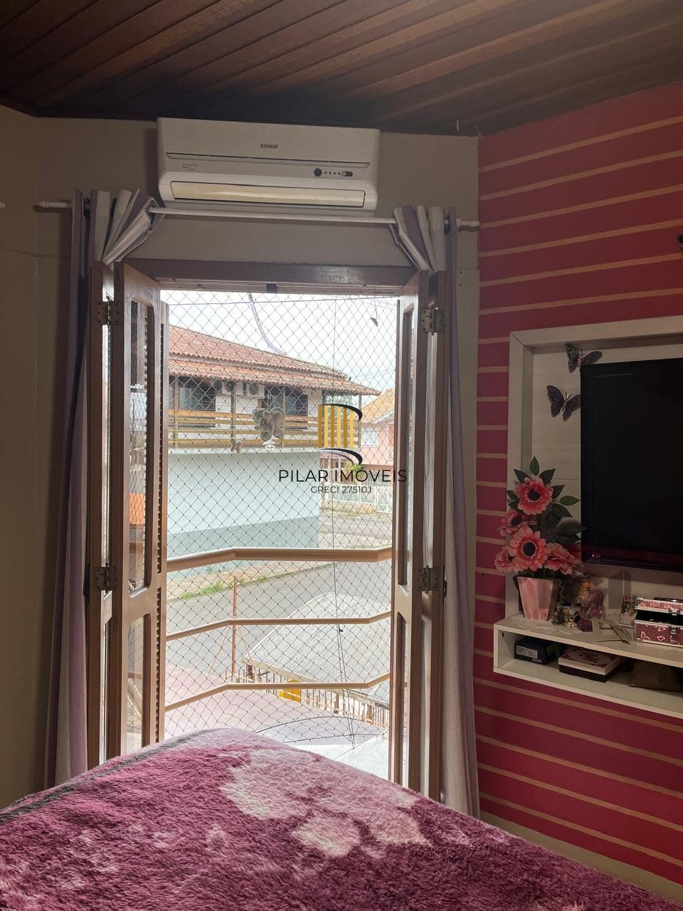 Casa sobrado mobiliado, 2 dormitórios, Bairro Imbuí