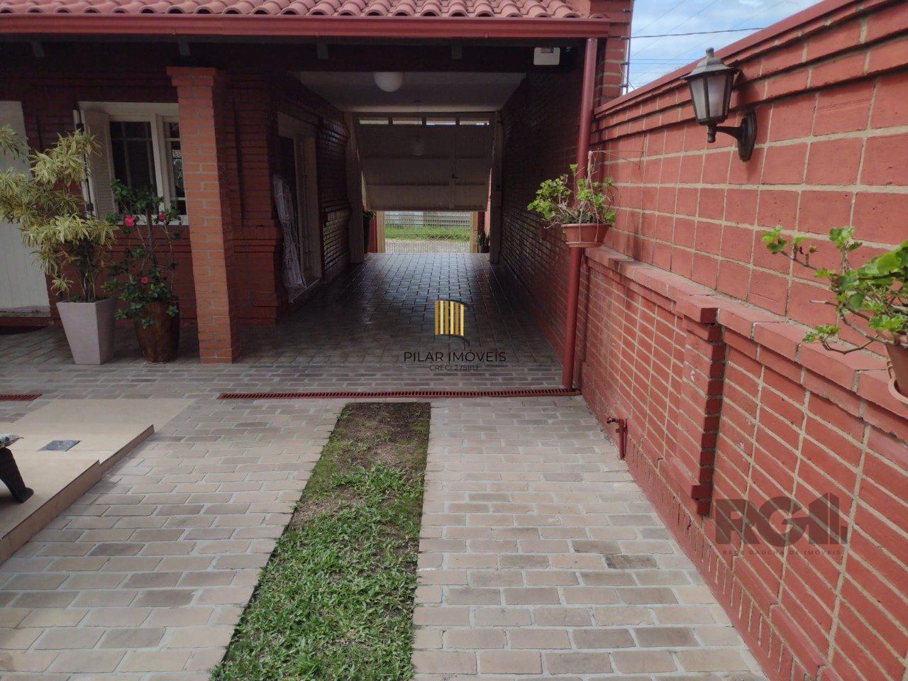 Casa semi mobiliada, 4 dormitórios, 5 vagas Bairro Vila Cachoeirinha