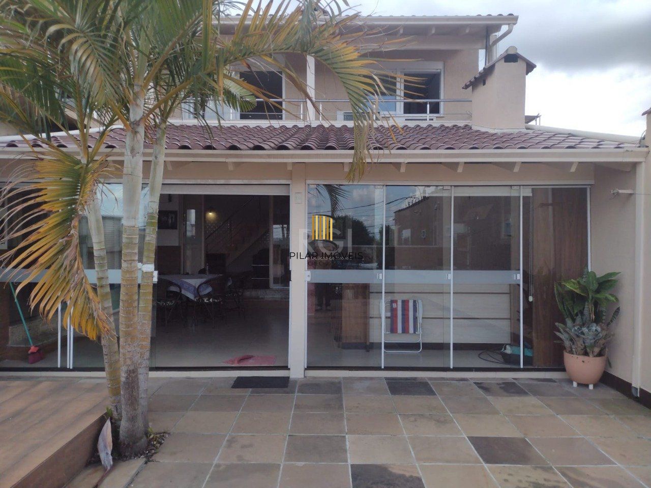 Casa sobrado mobiliado, 4 dormitórios, 1 suíte, 4 vagas de garagem, Bairro Bom Principio