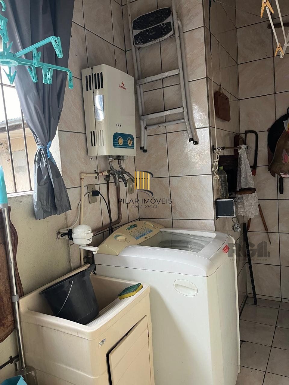 Casa sobrado mobiliado, 2 dormitórios, Bairro Imbuí