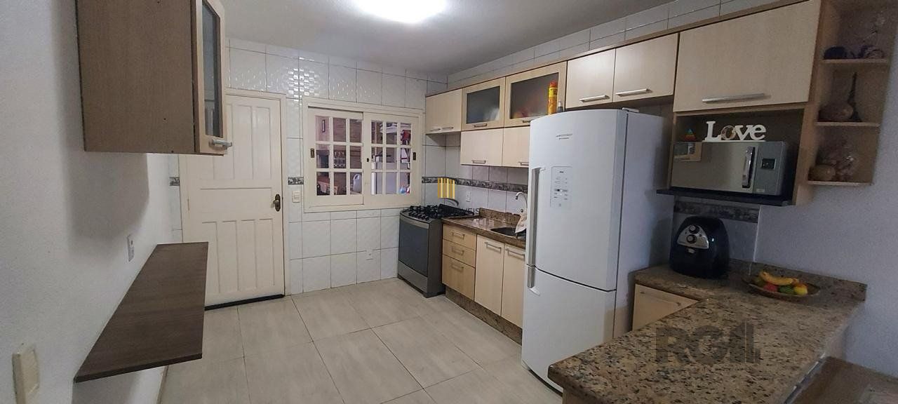 Apartamento térreo, 2 dormitórios, 2 vagas, Bairro Vila Cachoeirinha