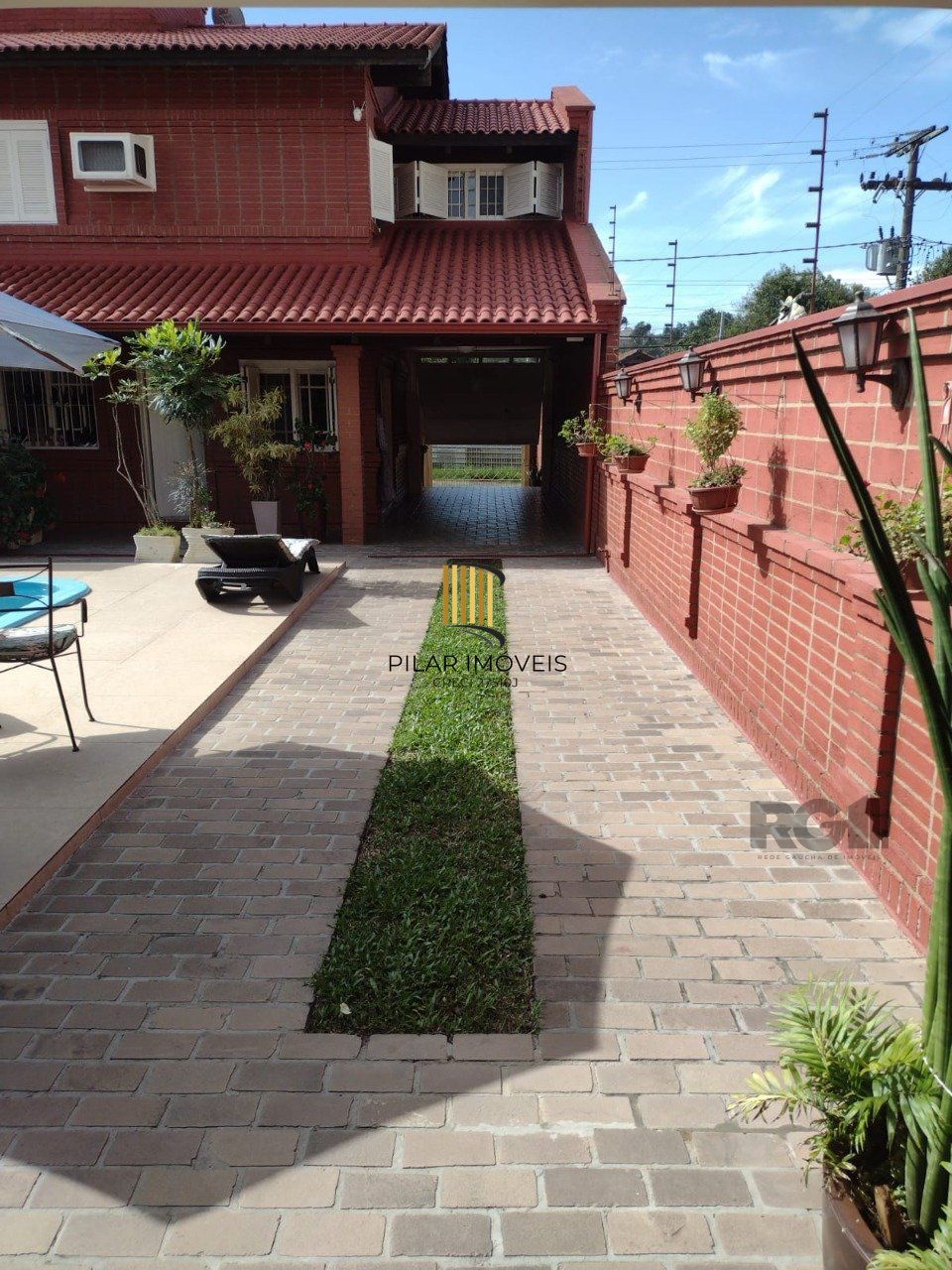 Casa semi mobiliada, 4 dormitórios, 5 vagas Bairro Vila Cachoeirinha