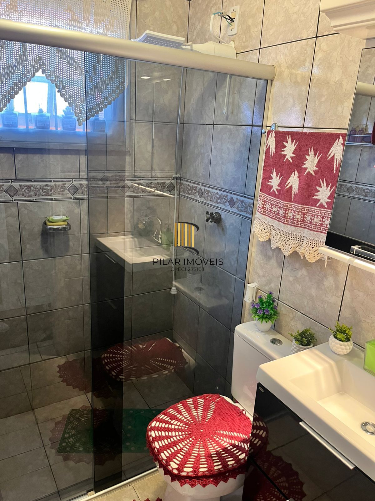 Casa 3 dormitórios, 1 suíte, 2 vagas, Bairro Parque Florido