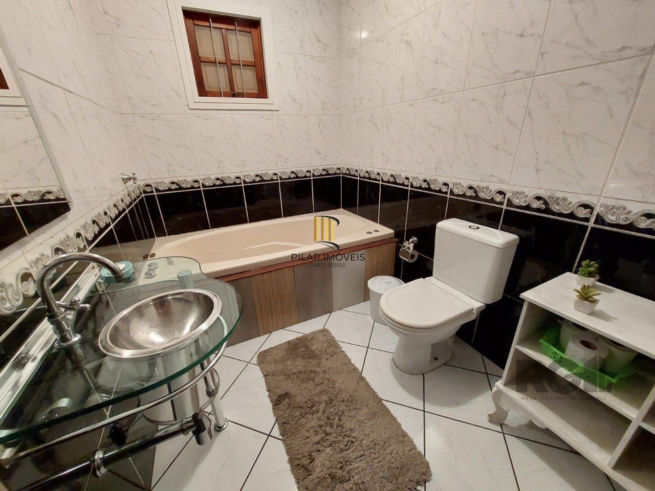 Casa sobrado, 2 dormitórios, 1 suíte, vaga de garagem, Bairro Pq da Matriz