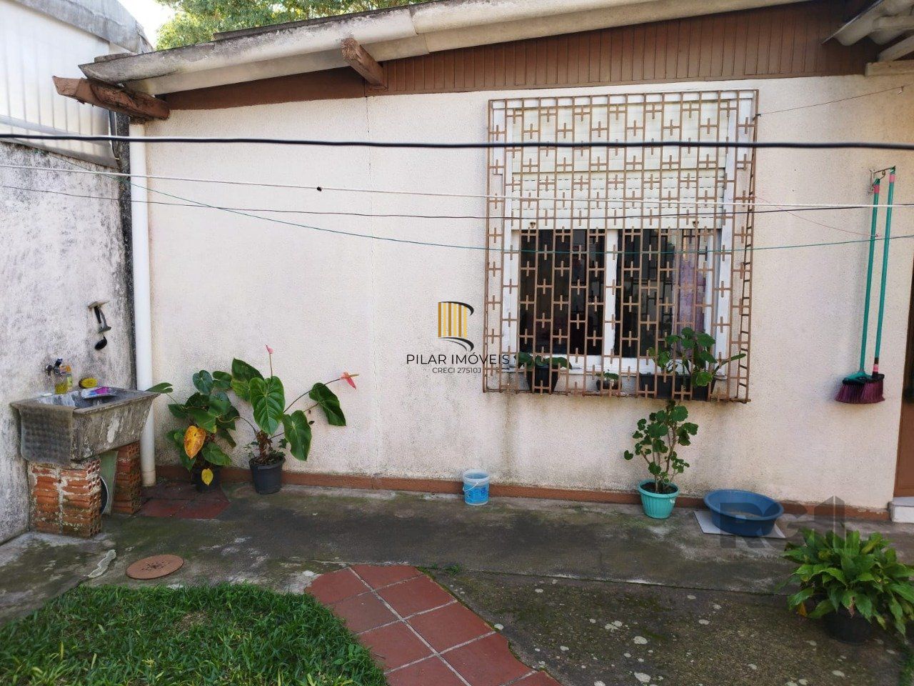Casa 2 dormitórios, 2 vagas, Bairro Parque dos Maias