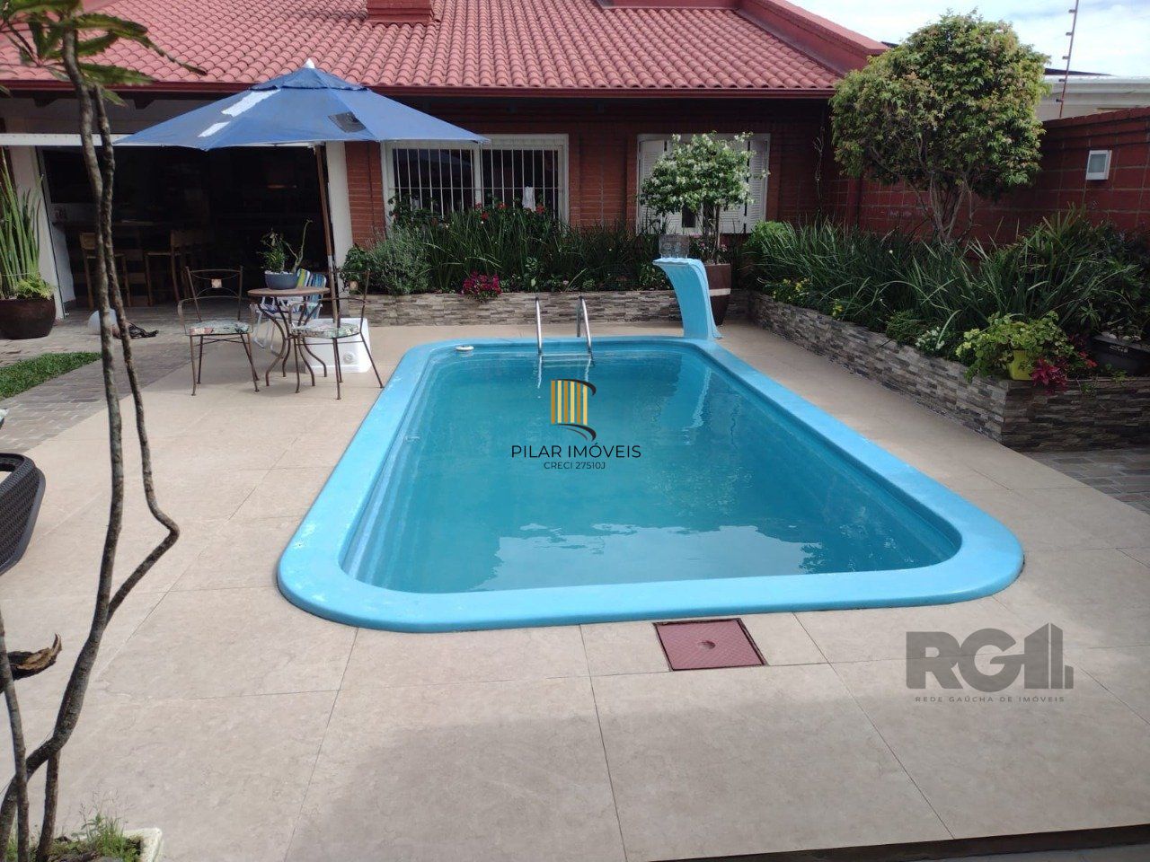 Casa semi mobiliada, 4 dormitórios, 5 vagas Bairro Vila Cachoeirinha