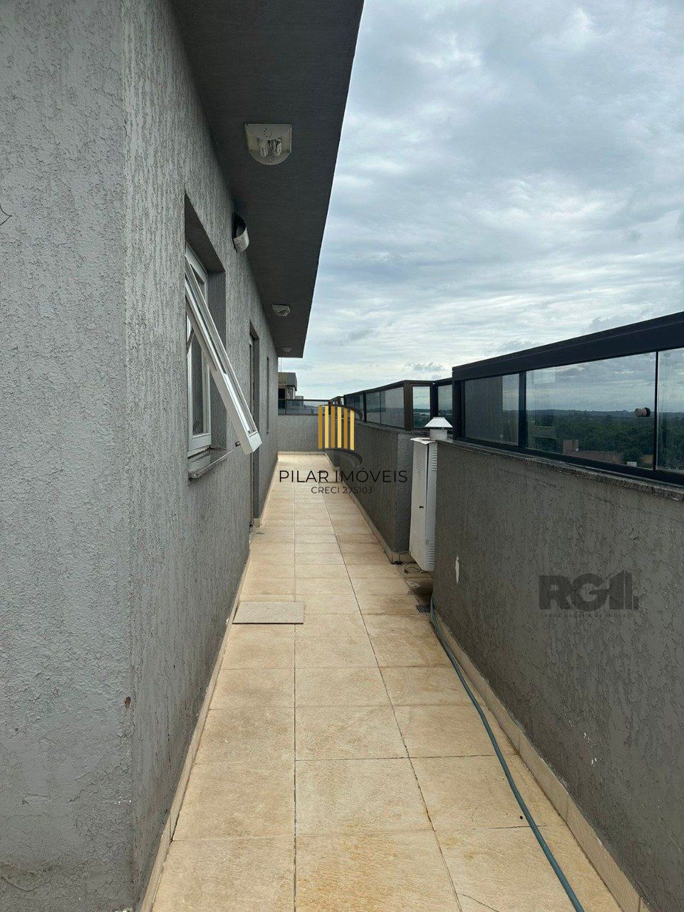 Apartamento cobertura 3 dormitórios, 1 suíte, vaga de garagem, Bairro Vila Cachoeirinha