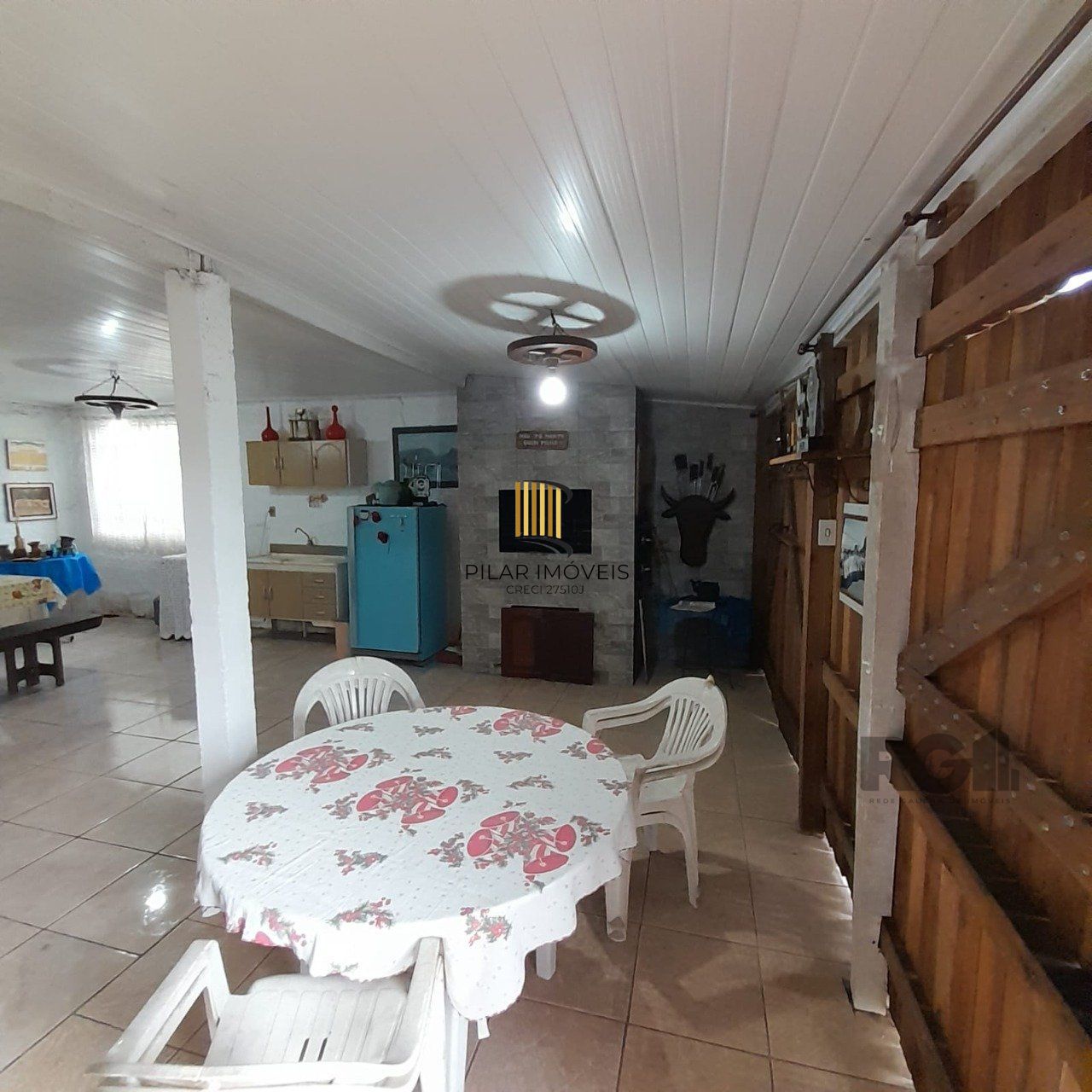 Casa 2 dormitórios, vaga de garagem, bairro São Judas Tadeu