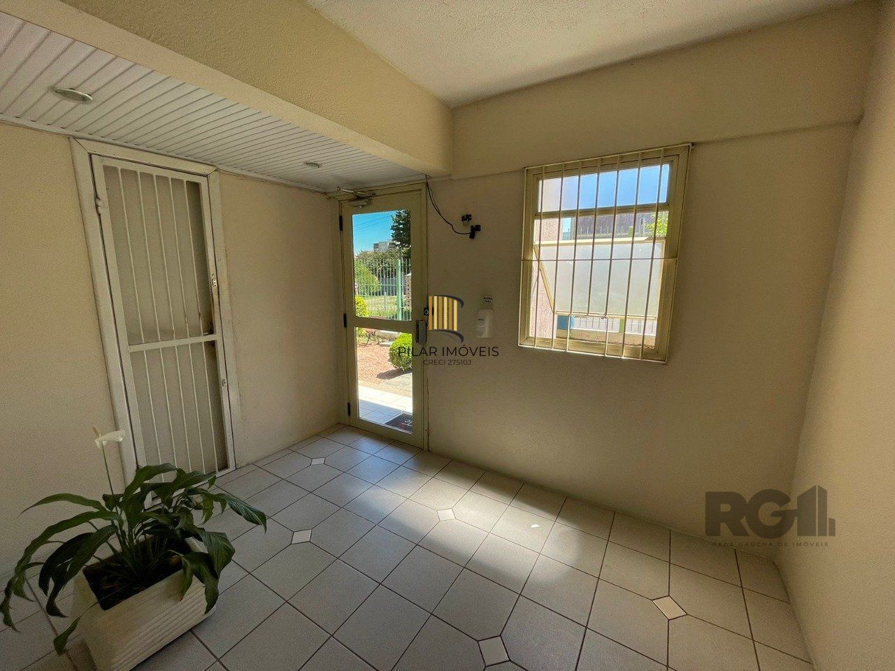 Apartamento 2 dormitórios, 1 box, Bairro Monte Carlo