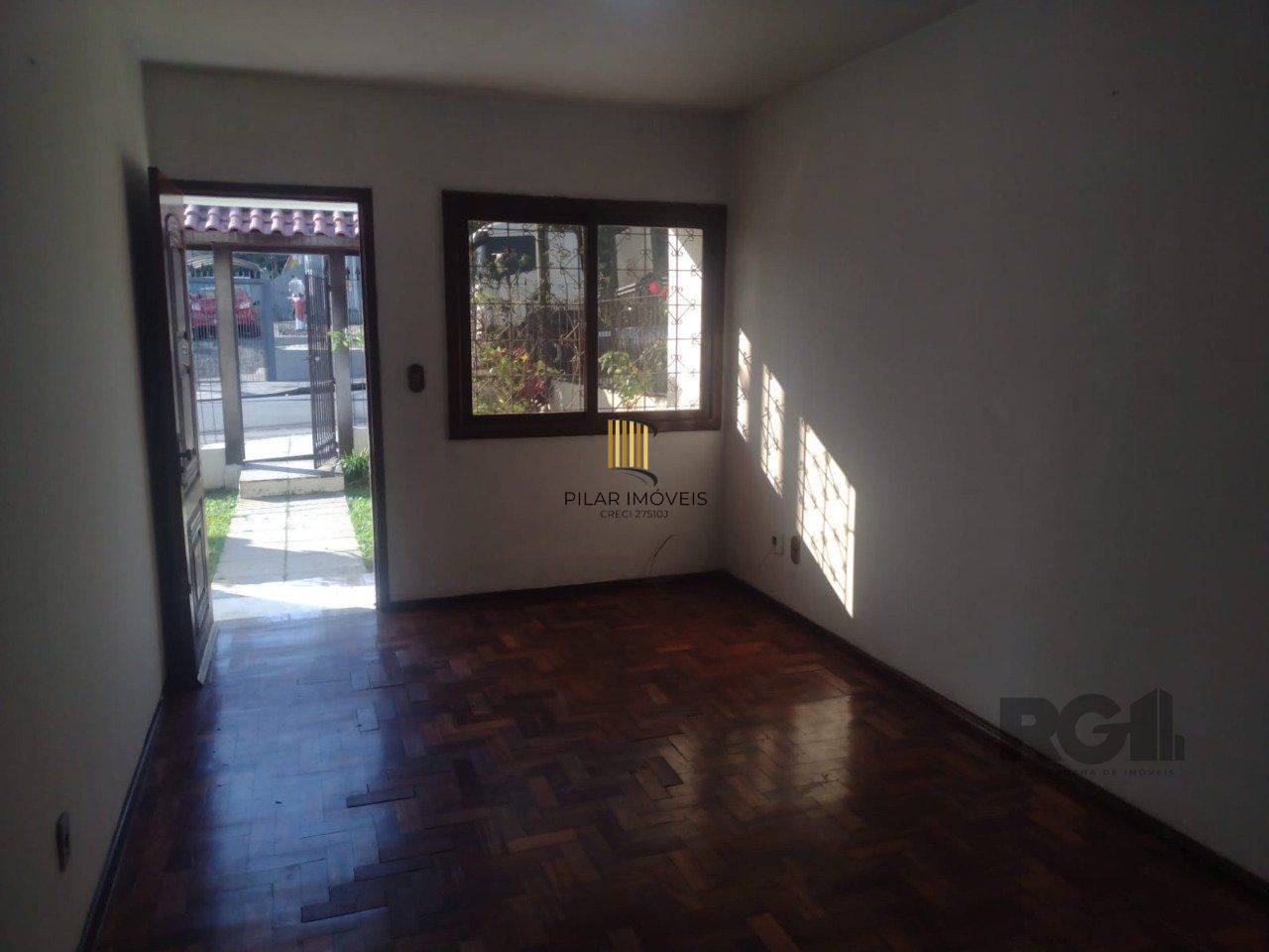 Casa 2 dormitórios, 1 vaga, Bairro Vila Cachoeirinha