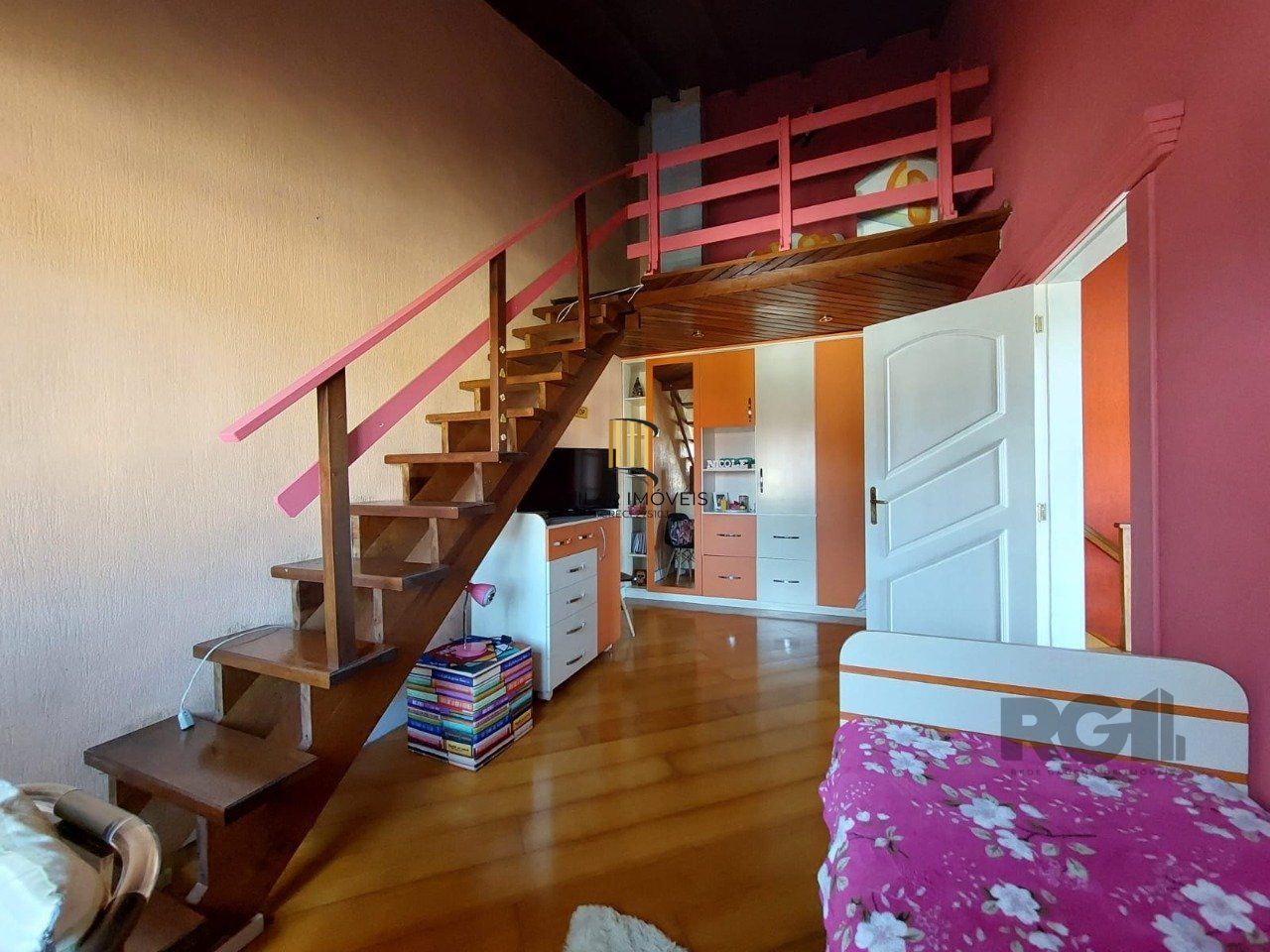 Casa sobrado, 2 dormitórios, 1 suíte, vaga de garagem, Bairro Pq da Matriz