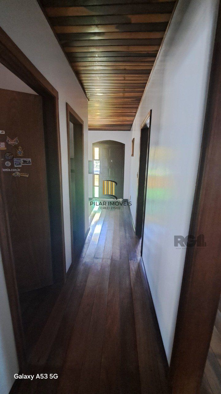 Casa 3 dormitórios, 1 suíte, vagas de garagem, Bairro Vila Cachoeirinha
