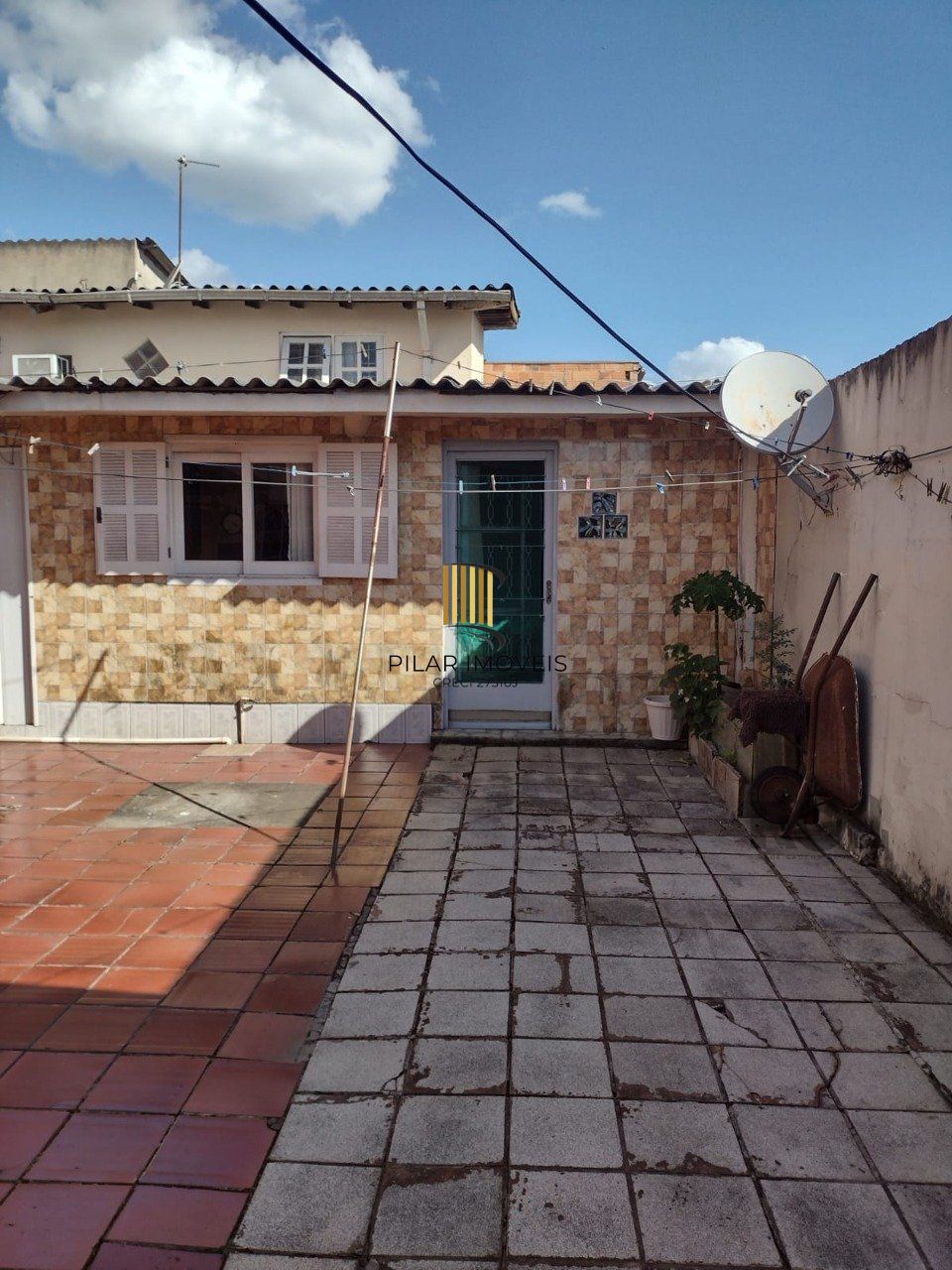 Duas casas, 3 dormitórios, vaga de garagem, Bairro Monte Carlo