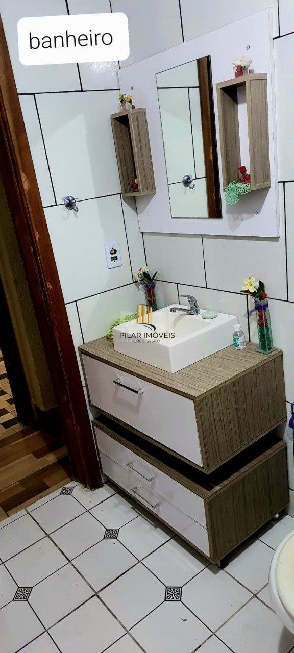 Casa 2 dormitórios, 1 suíte, vaga de garagem, Bairro Nova Cachoeirinha