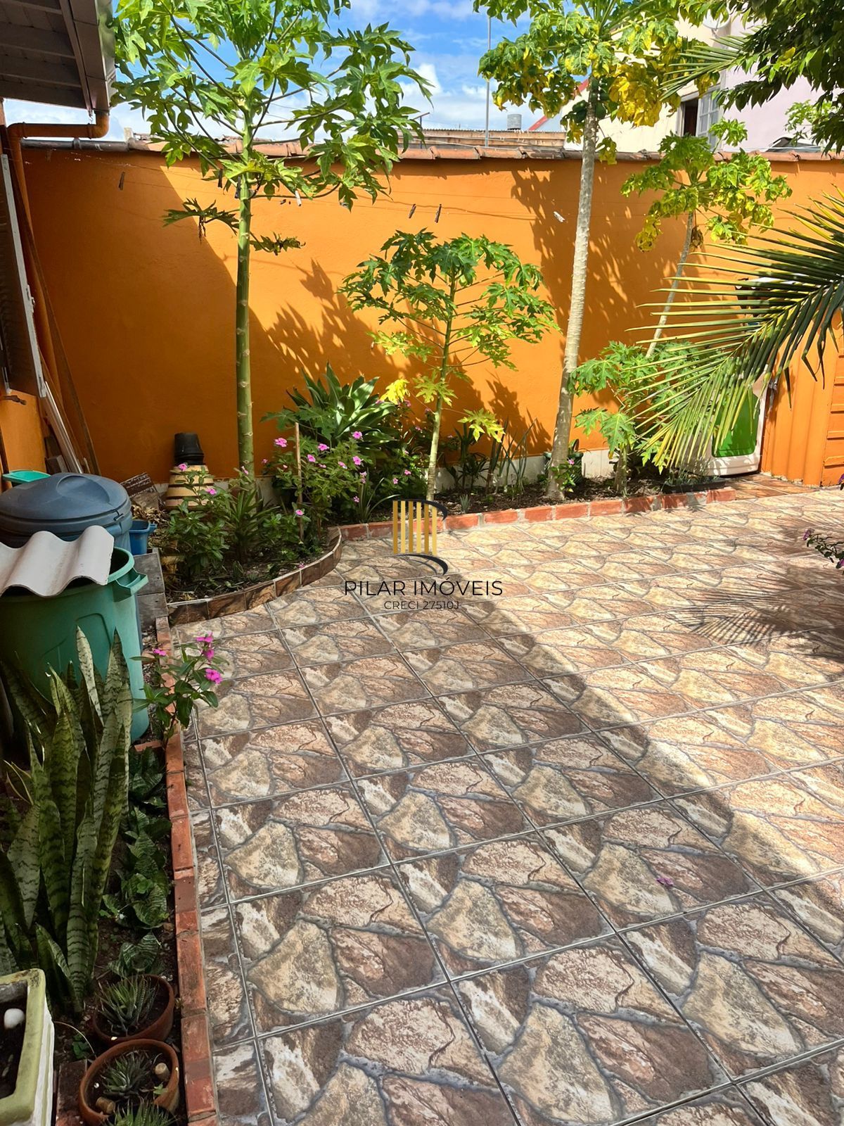 Casa 3 dormitórios, 1 suíte, 2 vagas, Bairro Parque Florido