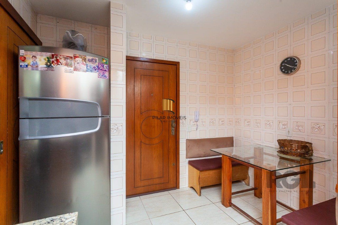 Apartamento semi mobiliado, 3 dormitórios, 1 suíte, vaga de garagem, Bairro Eunice Nova