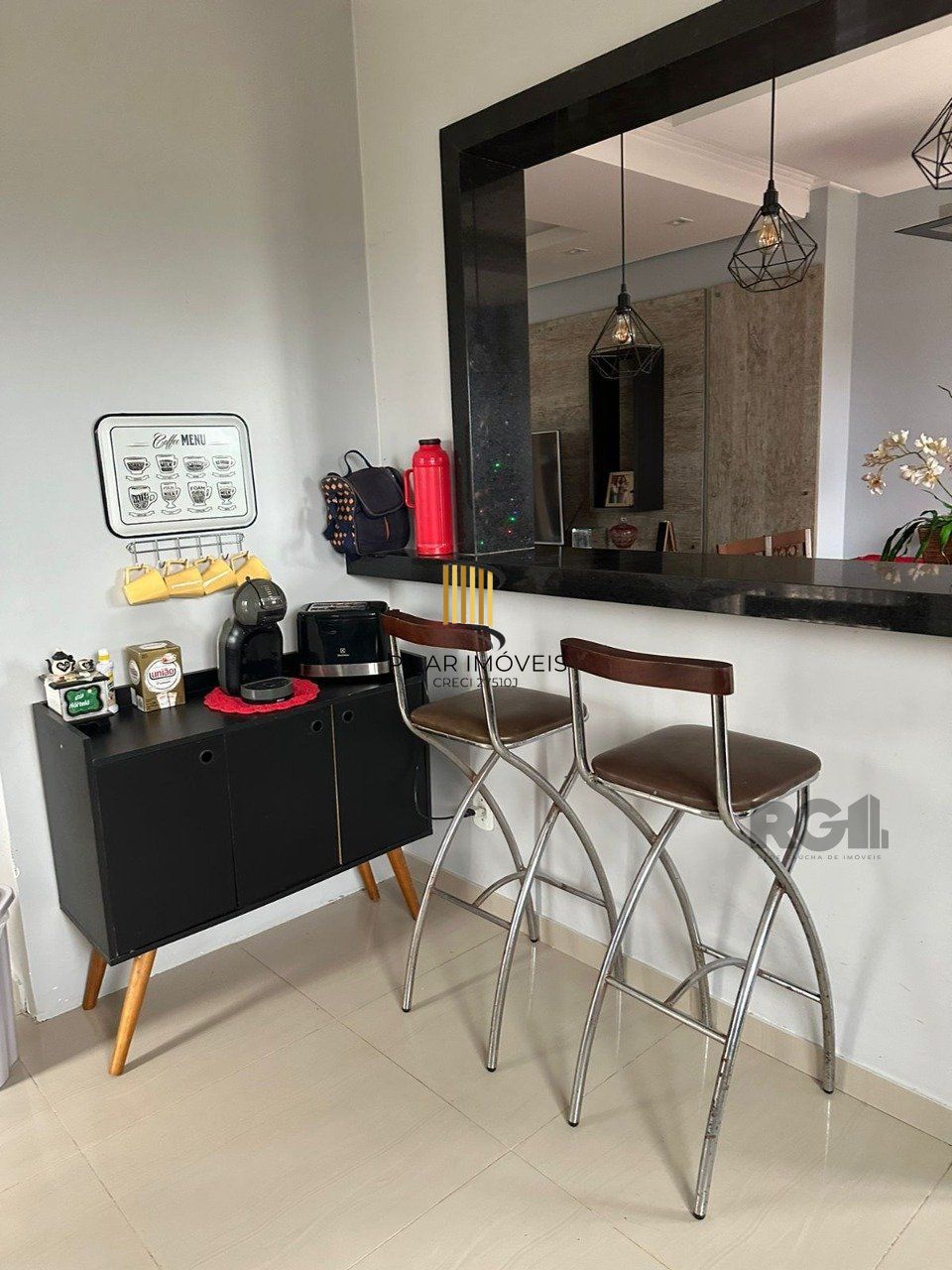 Apartamento cobertura 3 dormitórios, 1 suíte, vaga de garagem, Bairro Vila Cachoeirinha
