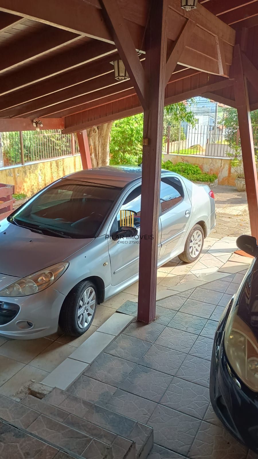 Casa 3 dormitórios, 1 suíte, 2 vagas, Bairro Monte Carlo