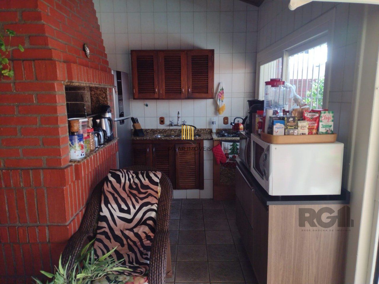 Casa semi mobiliada, 4 dormitórios, 5 vagas Bairro Vila Cachoeirinha