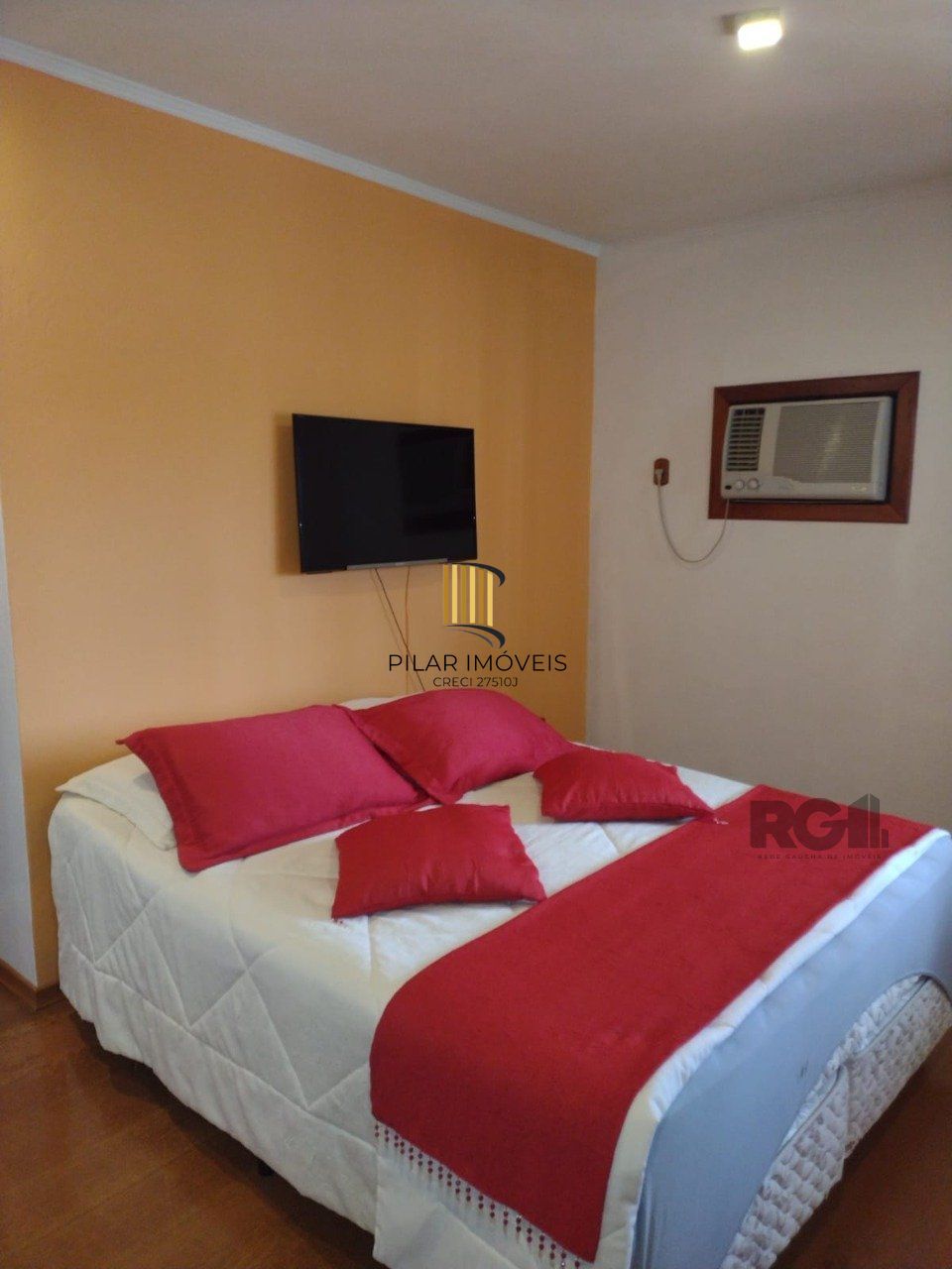 Casa semi mobiliada, 4 dormitórios, 5 vagas Bairro Vila Cachoeirinha