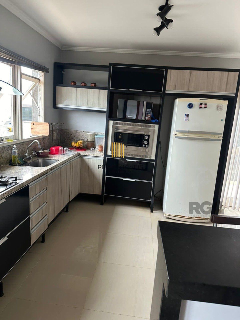 Apartamento cobertura 3 dormitórios, 1 suíte, vaga de garagem, Bairro Vila Cachoeirinha