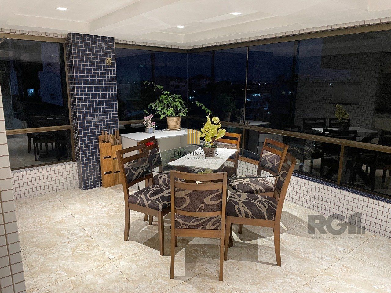 Apartamento mobiliado, 3 dormitórios, 1 suíte, vaga de garagem, Bairro Vila Eunice