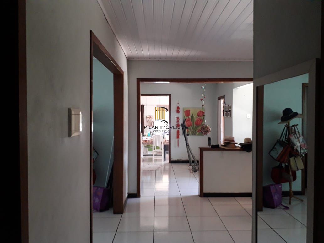 Casa de esquina 3 dormitórios, vaga de garagem, Bairro Monte Claro