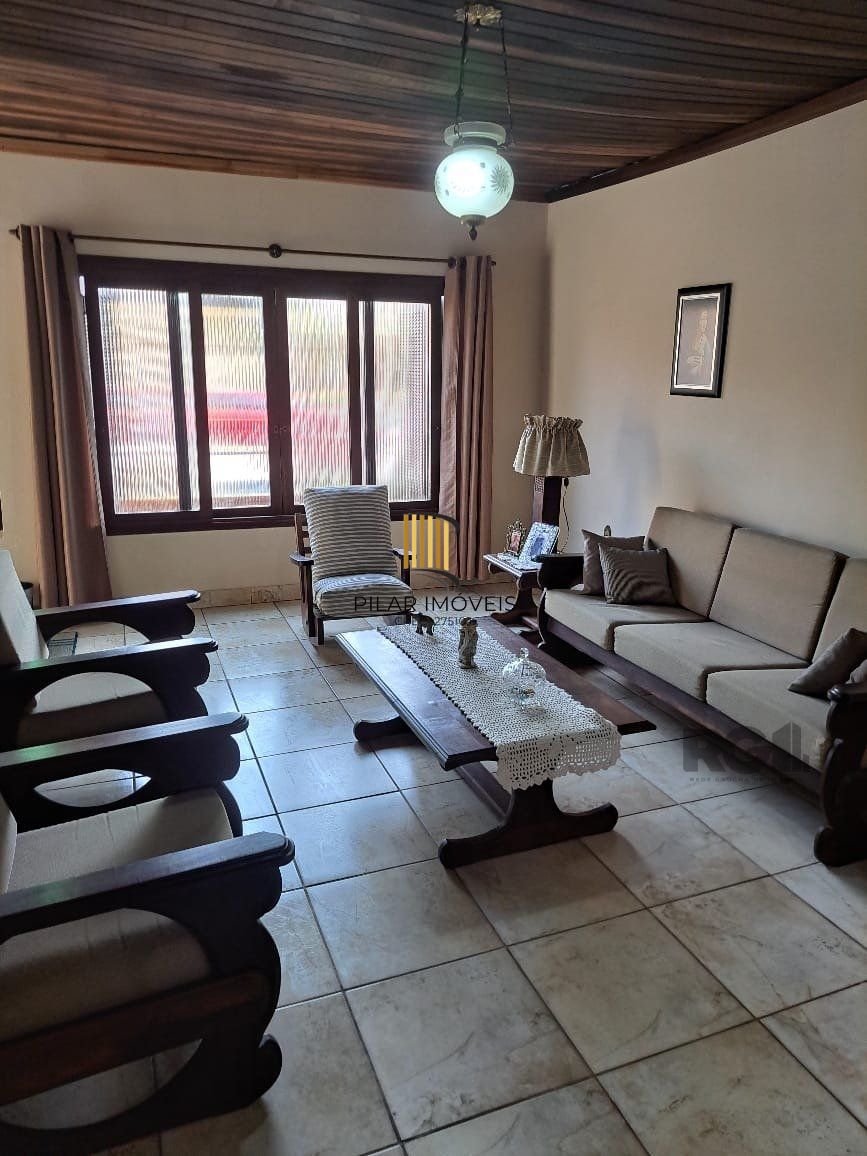 Casa 3 dormitórios, 1 suíte, vagas de garagem, Bairro Vila Marcia