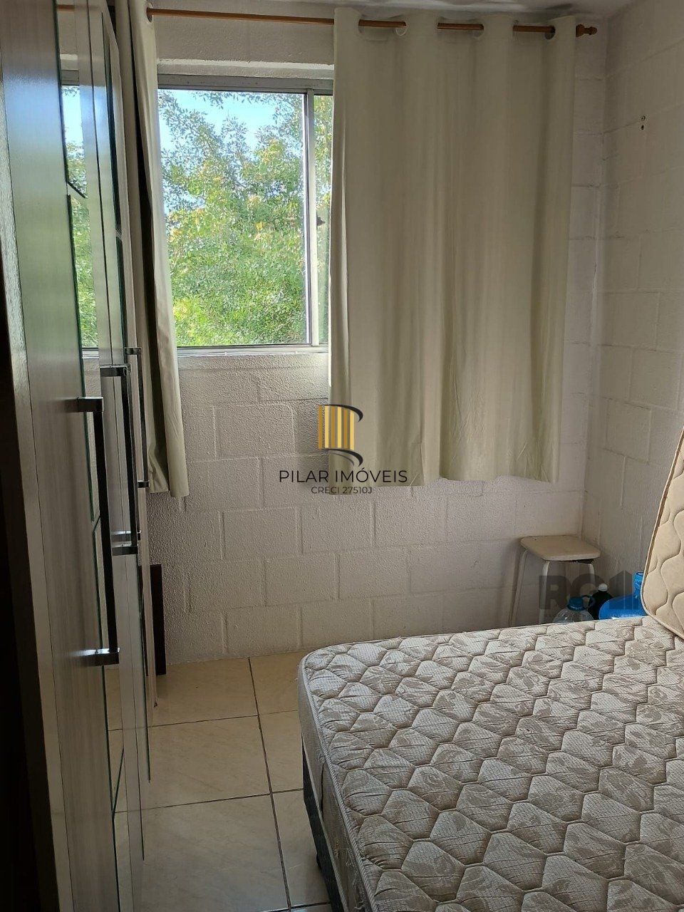 Apartamento semi mobiliado, 2 dormitórios, vaga de garagem, Bairro Santa Fé
