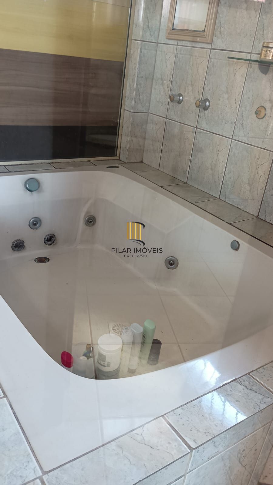 Casa 3 dormitórios, 1 suíte, 2 vagas, Bairro Monte Carlo