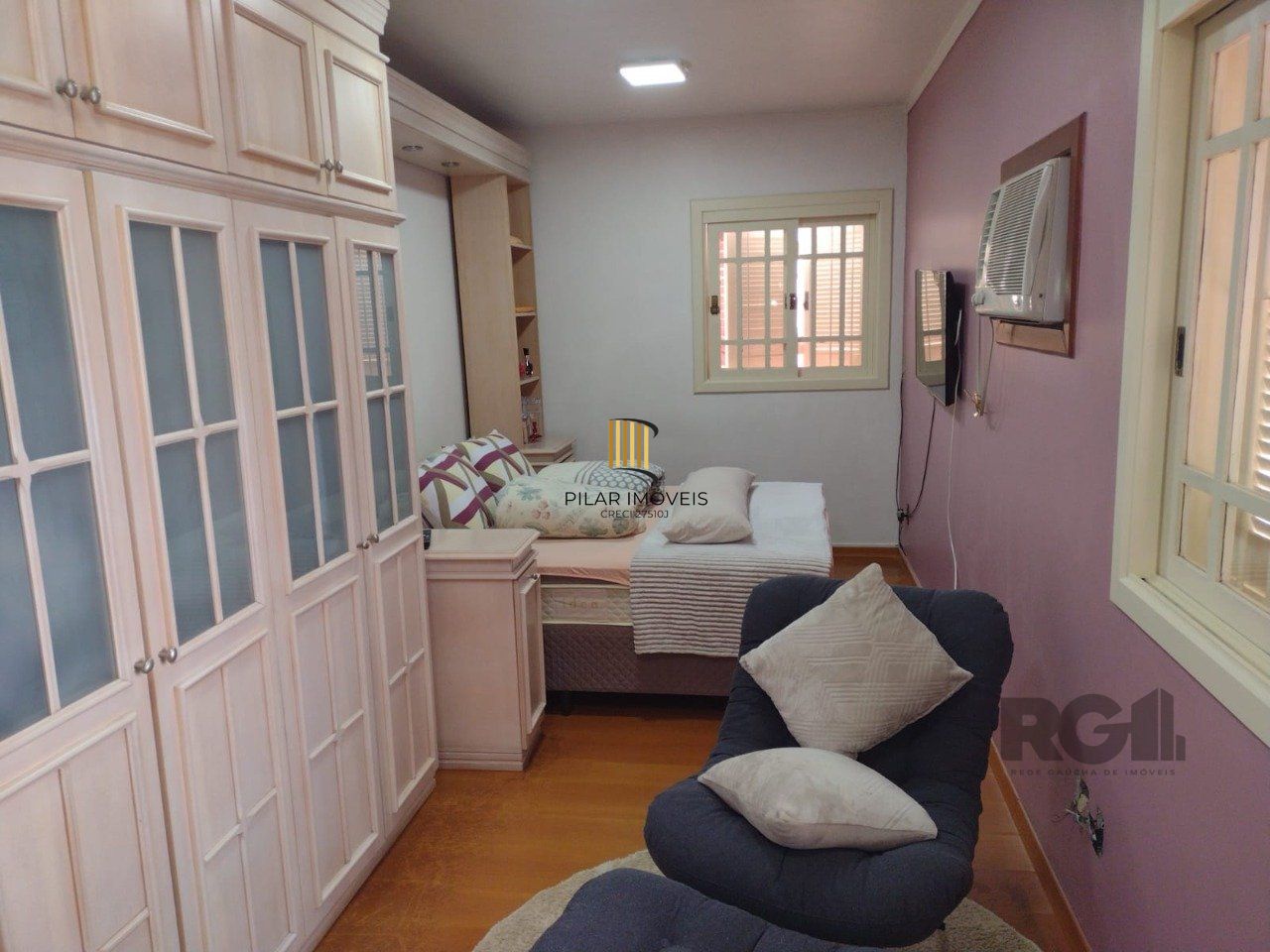 Casa semi mobiliada, 4 dormitórios, 5 vagas Bairro Vila Cachoeirinha