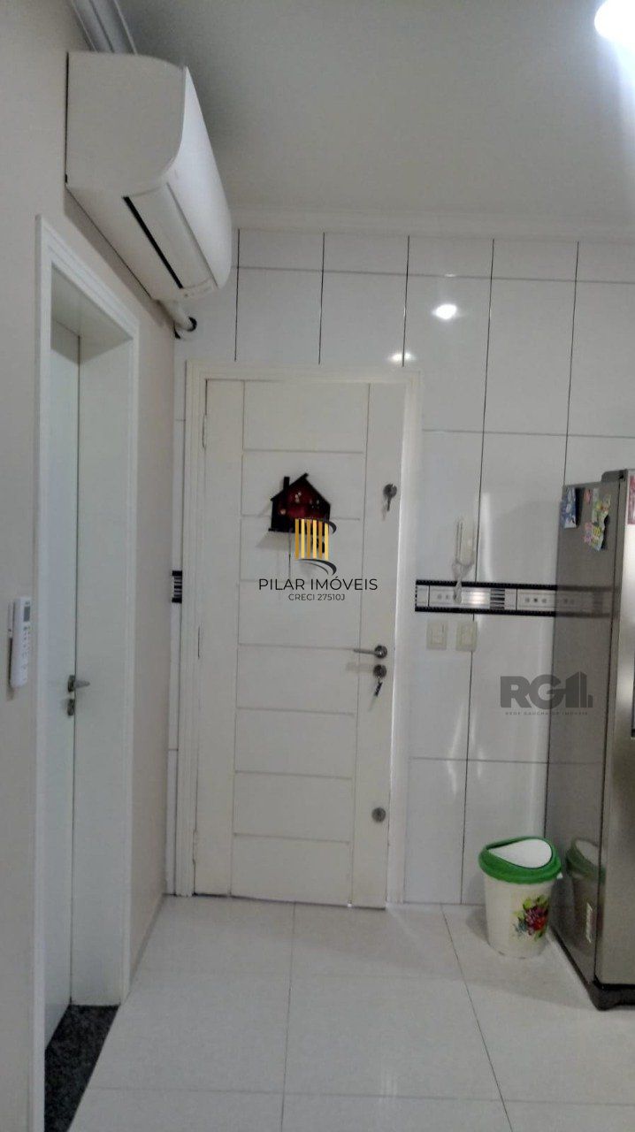 Casa sobrado semi mobiliado, 3 dormitórios, 1 suíte master, vagas de garagem, Bairro Parque da matriz