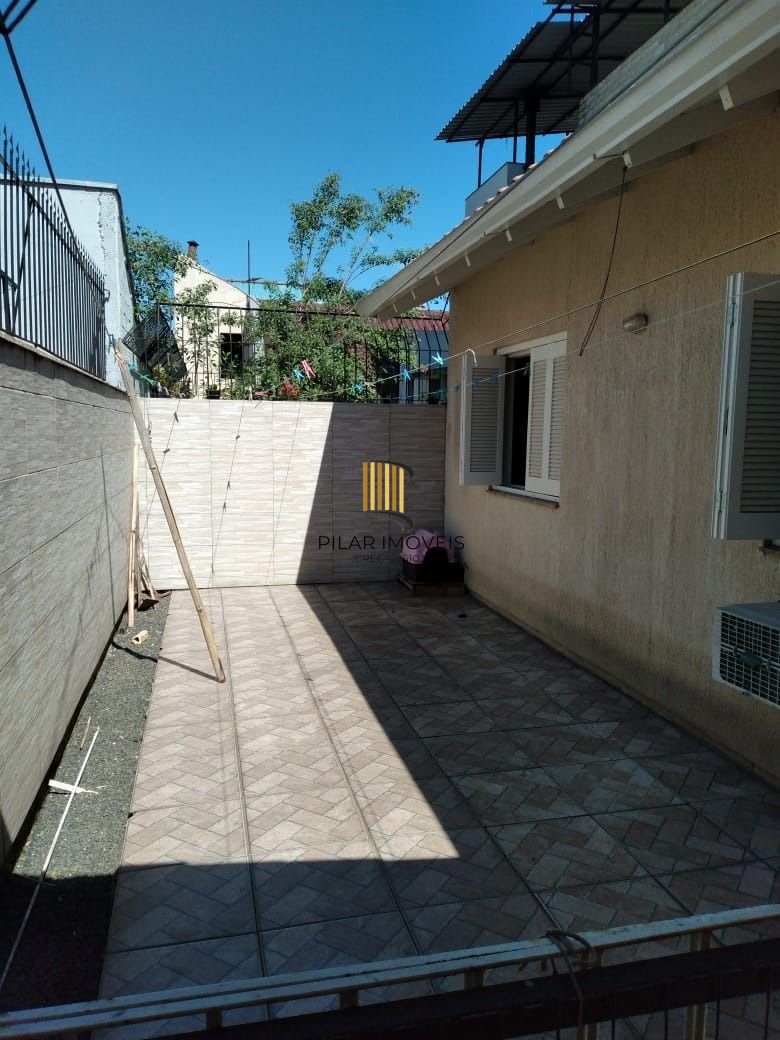 Sobrado 3 dormitórios no bairro Parque da Matriz