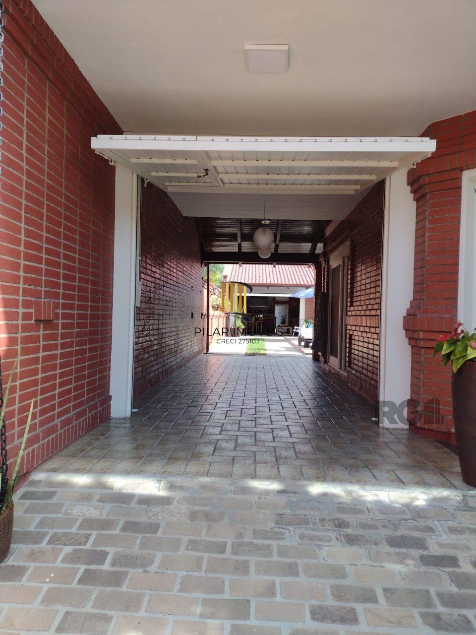 Casa semi mobiliada, 4 dormitórios, 5 vagas Bairro Vila Cachoeirinha