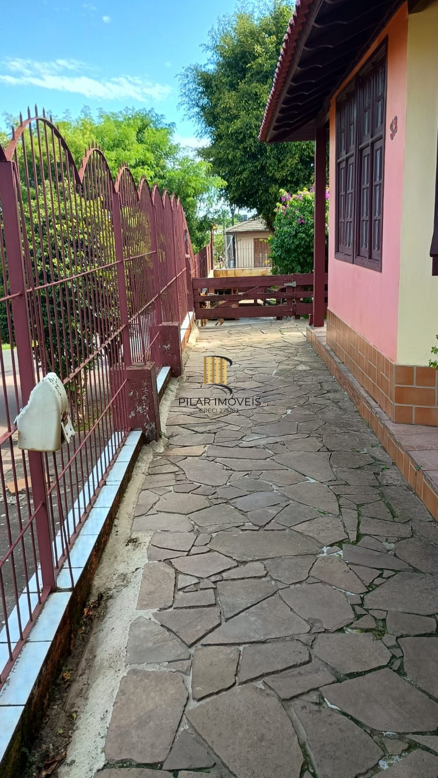 Casa 3 dormitórios, 1 suíte, 2 vagas, Bairro Monte Carlo