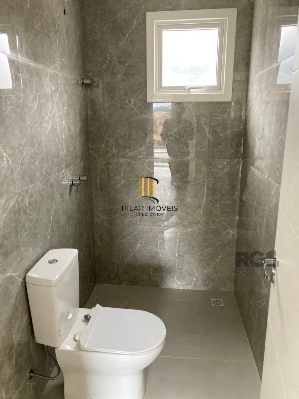 Casa 2 dormitórios, 1 suíte, 4 vagas, Bairro Central Park