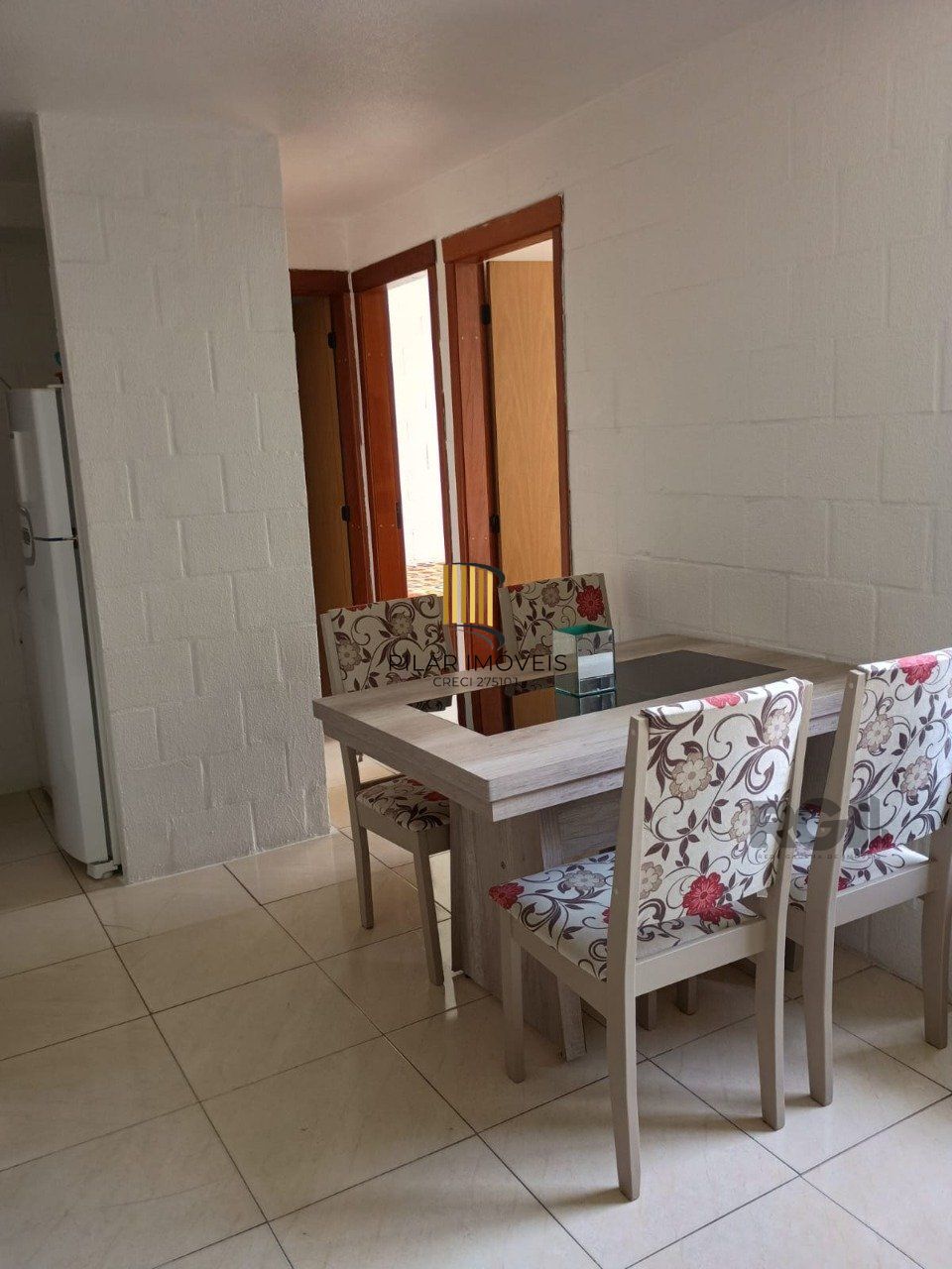 Apartamento semi mobiliado, 2 dormitórios, vaga de garagem, Bairro Santa Fé