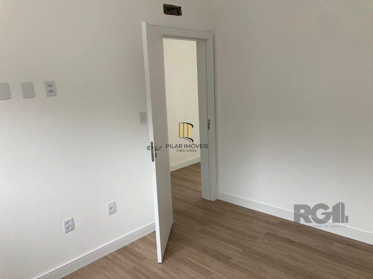 Casa 2 dormitórios, 1 suíte, 4 vagas, Bairro Central Park
