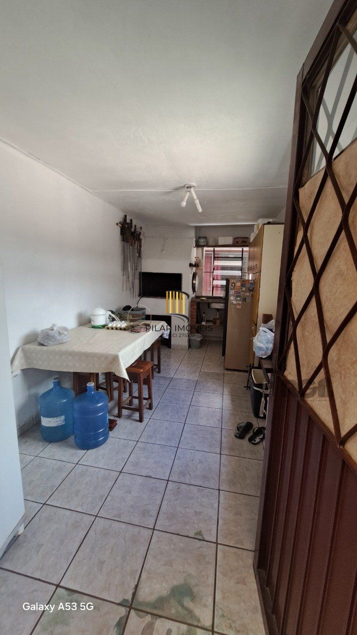 Casa 3 dormitórios, 1 suíte, vagas de garagem, Bairro Vila Cachoeirinha