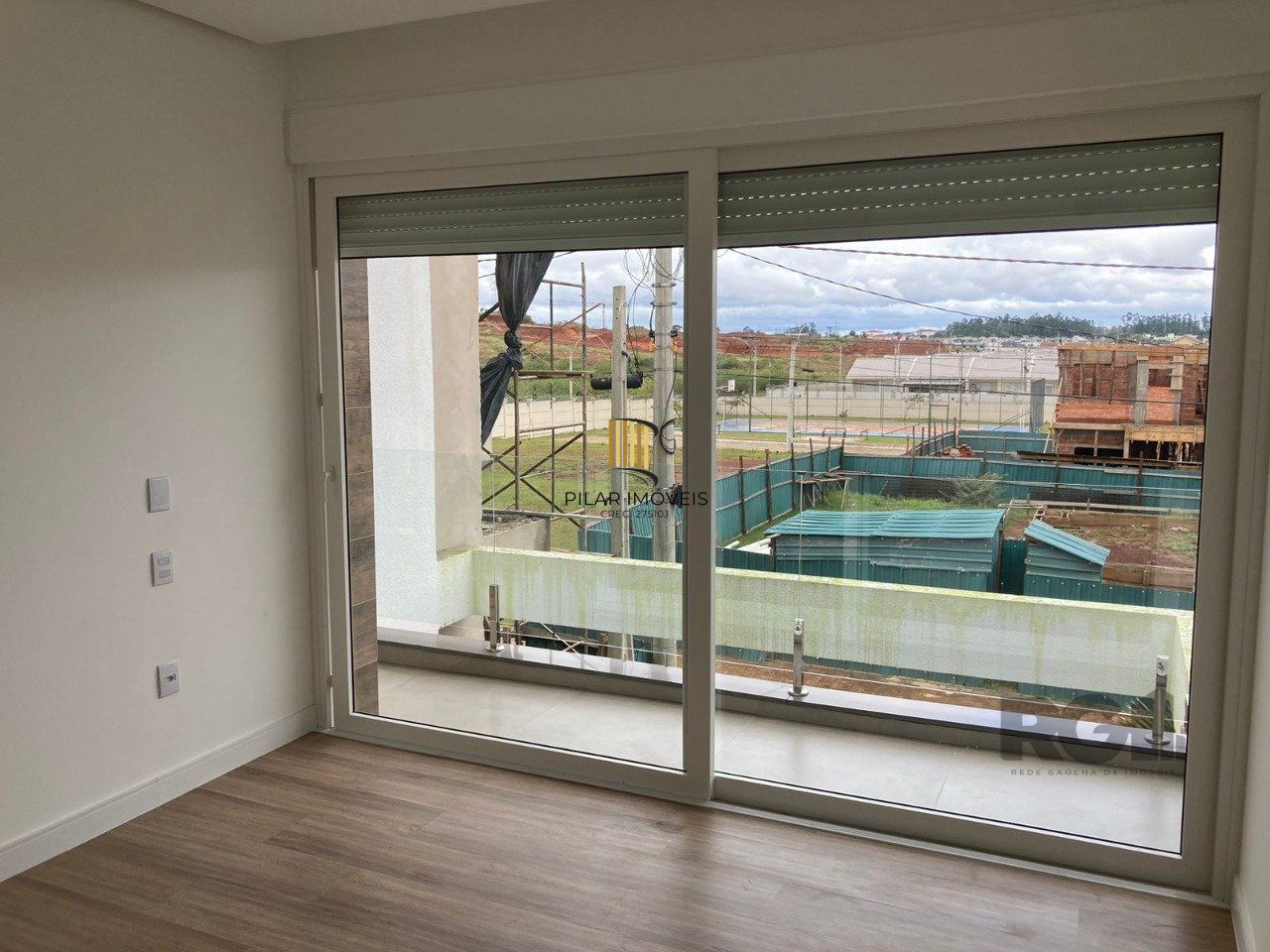 Casa 2 dormitórios, 1 suíte, 4 vagas, Bairro Central Park