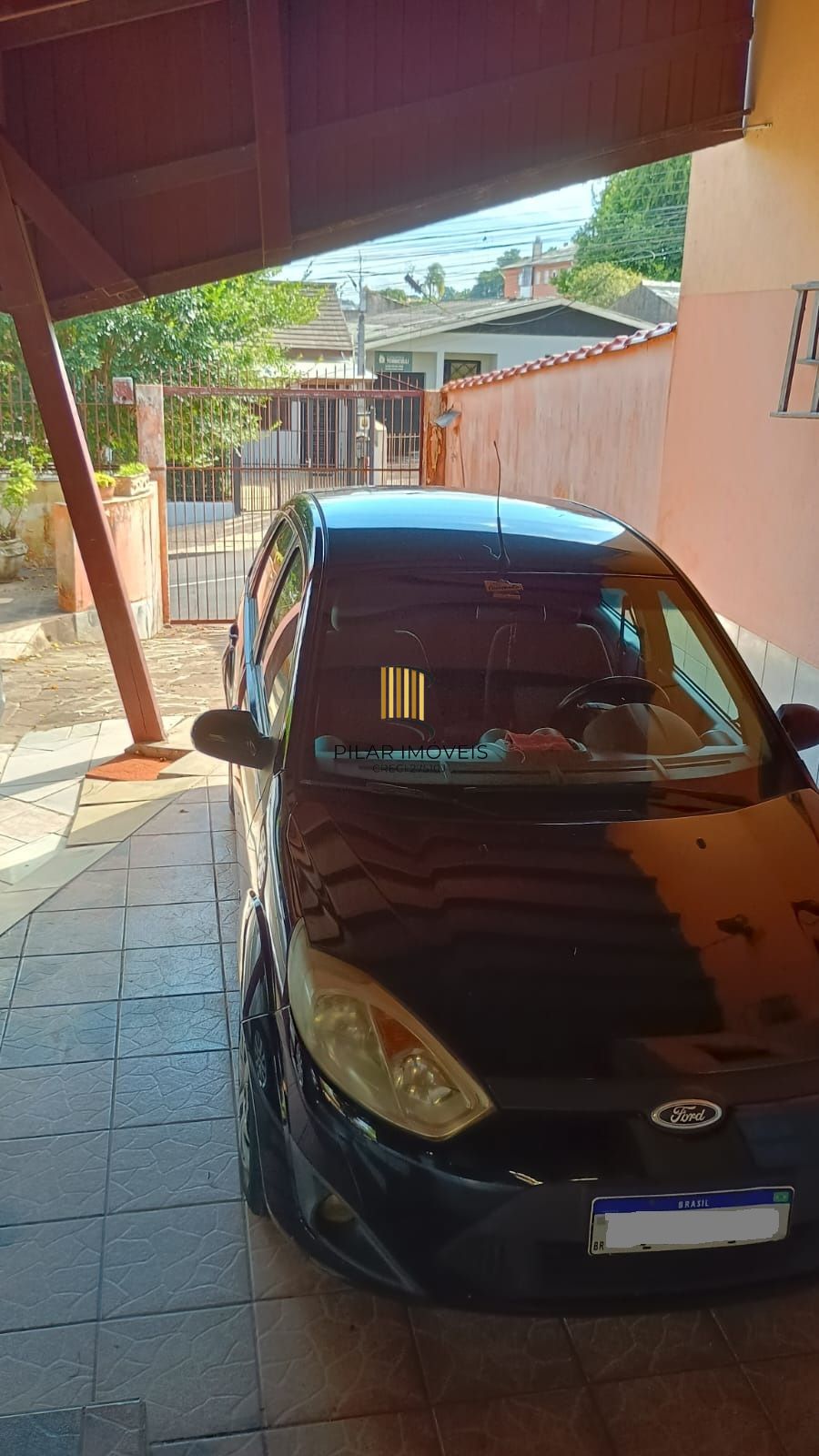 Casa 3 dormitórios, 1 suíte, 2 vagas, Bairro Monte Carlo