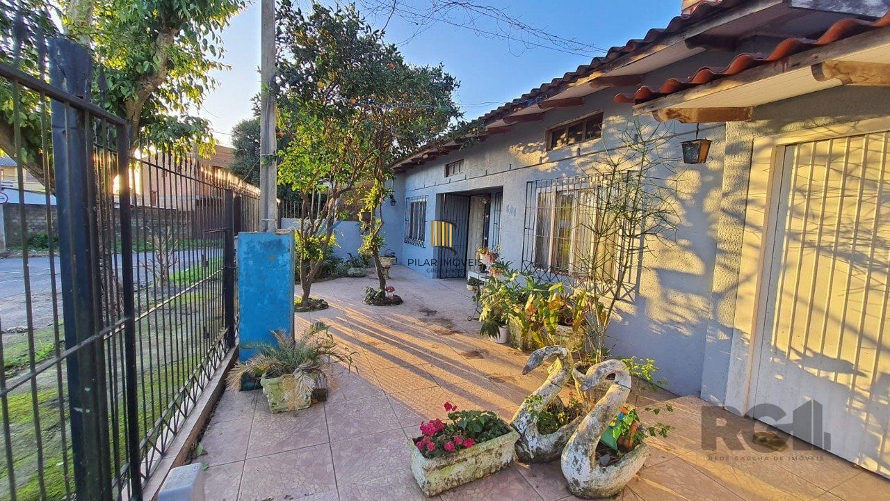 Casa 2 dormitórios, 1 suíte, vaga de garagem, Bairro Nova Cachoeirinha