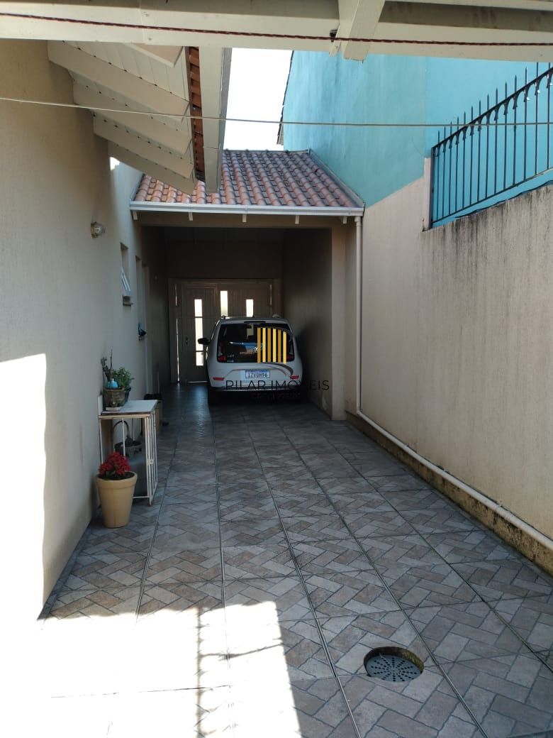 Sobrado 3 dormitórios no bairro Parque da Matriz