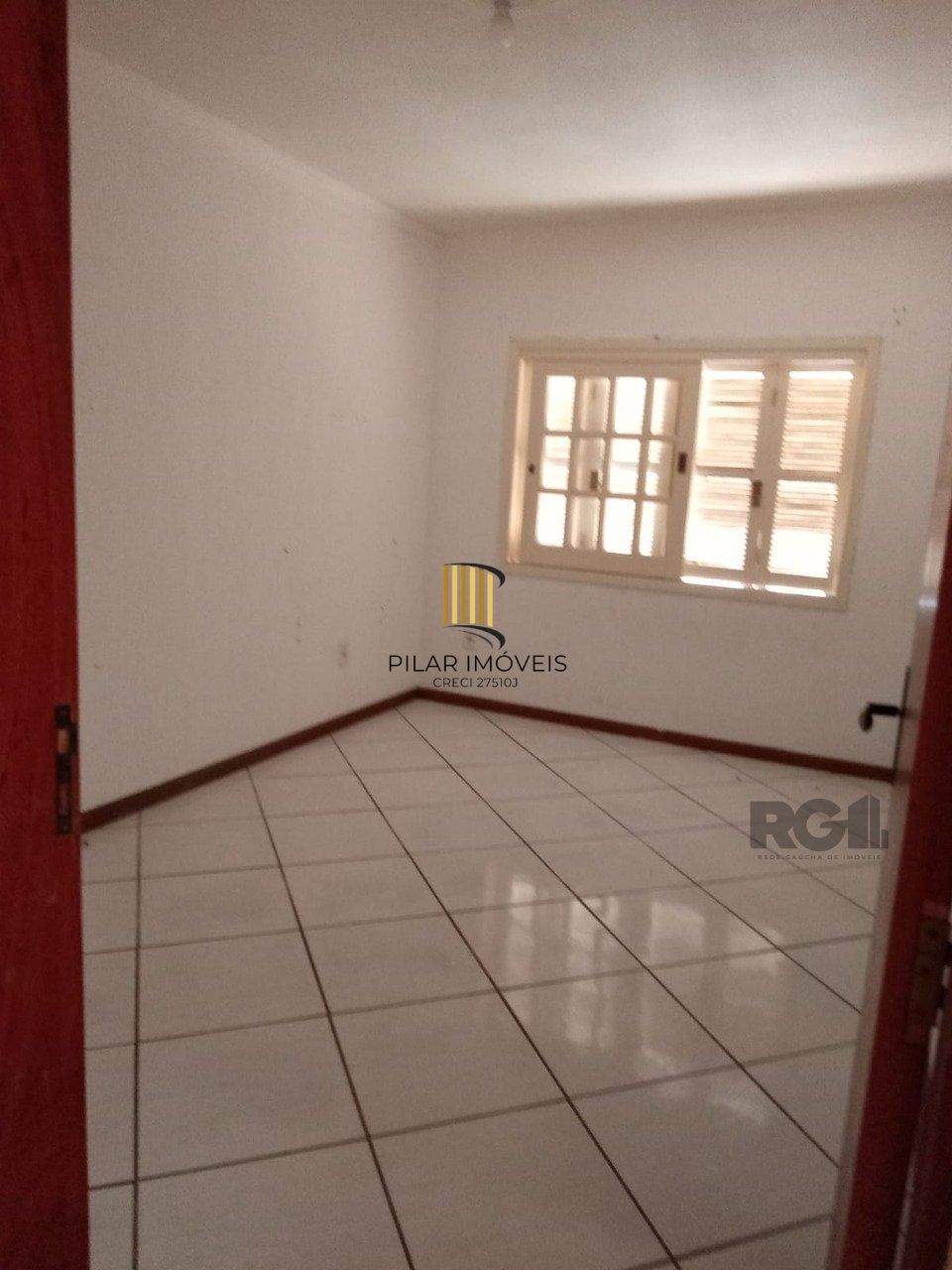 Apartamento térreo 2 dormitórios, vaga de garagem, Bairro Vila Imbuí