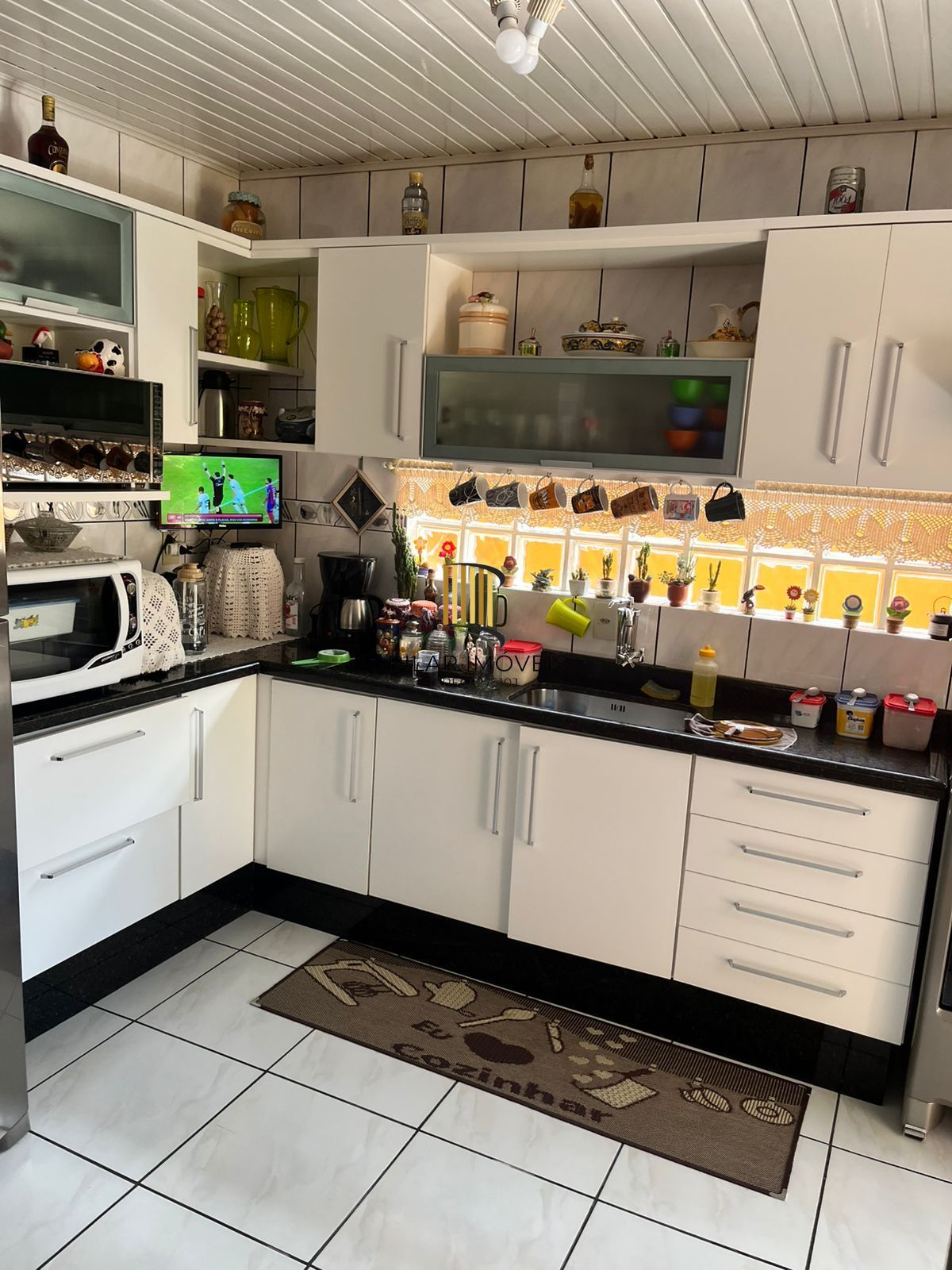 Casa 3 dormitórios, 1 suíte, 2 vagas, Bairro Parque Florido