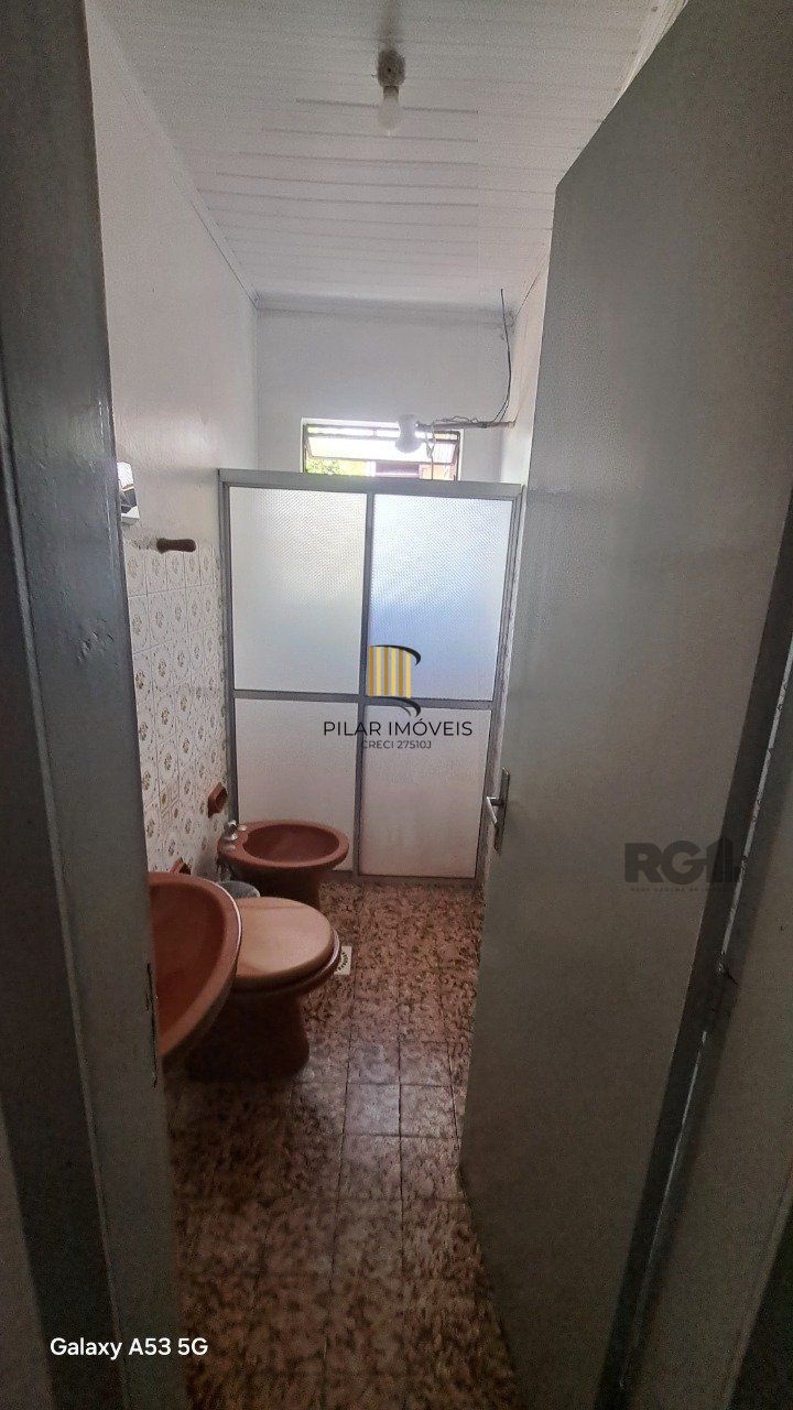 Casa 3 dormitórios, 1 suíte, vagas de garagem, Bairro Vila Cachoeirinha